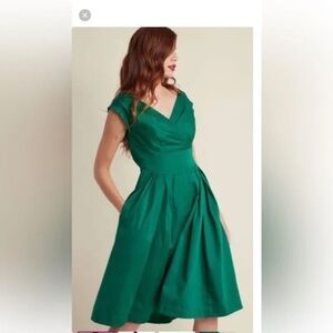NWOT ModCloth Emily and Fin Florence Dress emerald green 100% cotton
